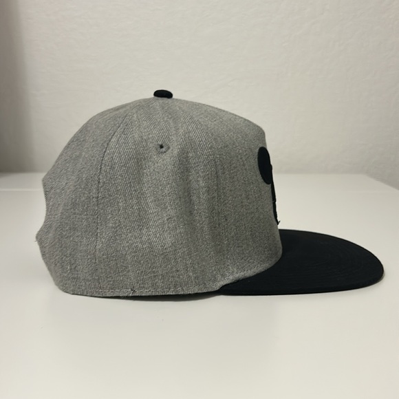Mickey Mouse Gray Men’s Baseball Cap - Picture 4 of 7